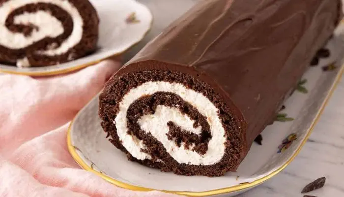 Easy Chocolate Swiss Roll Cake