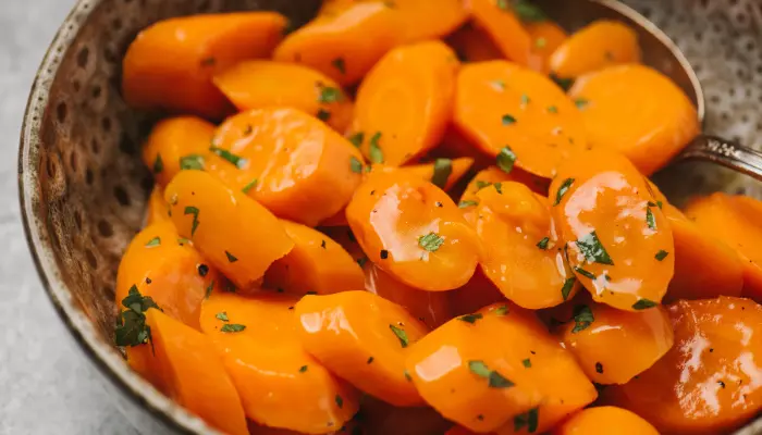 Easy Honey Glazed Carrots with Thyme