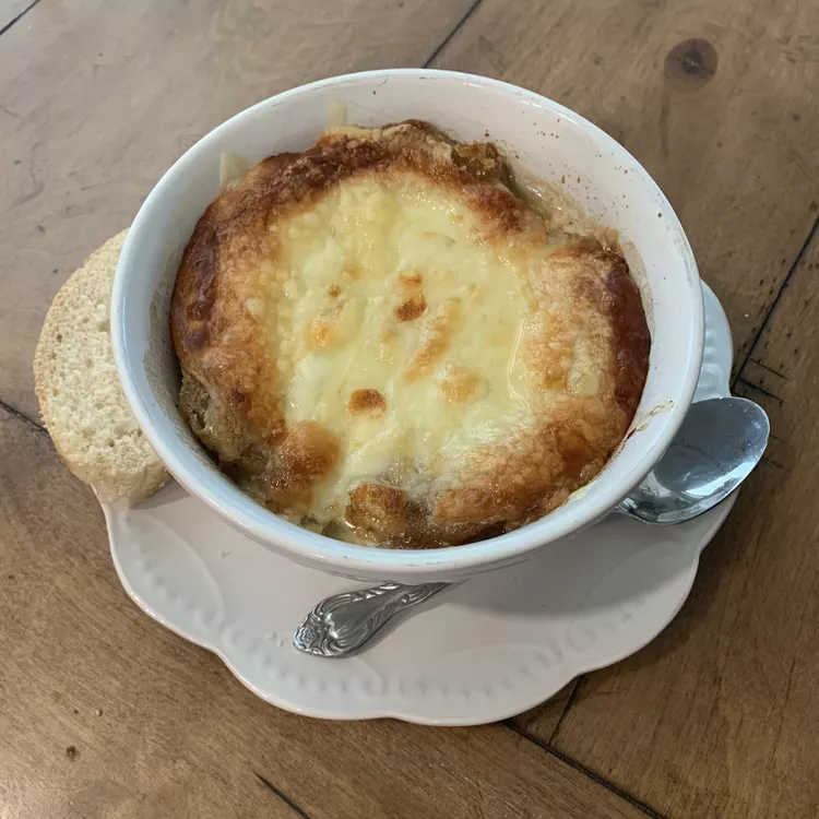 Rich and Simple French Onion Soup