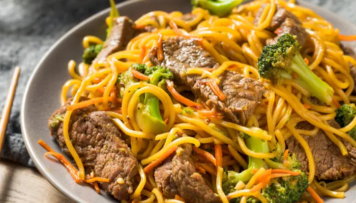 The Best Beef and Vegetable Lo Mein