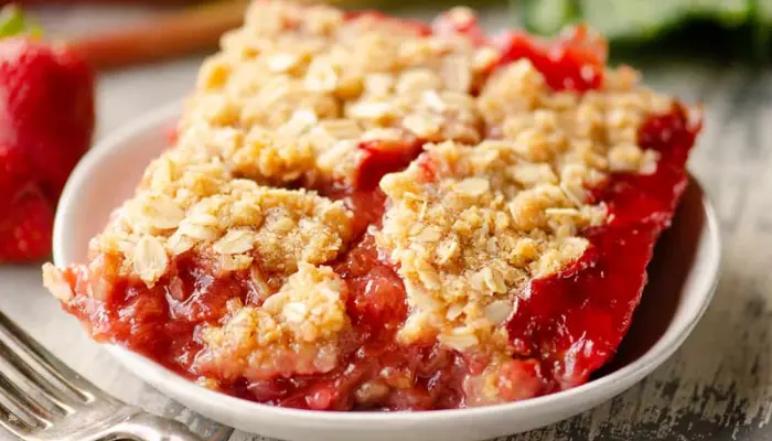 Best Strawberry Rhubarb Crisp Recipe