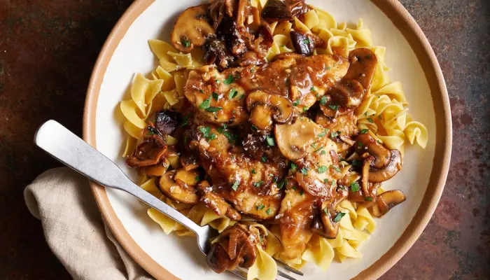 Chicken With Buttered Noodles and Mushrooms